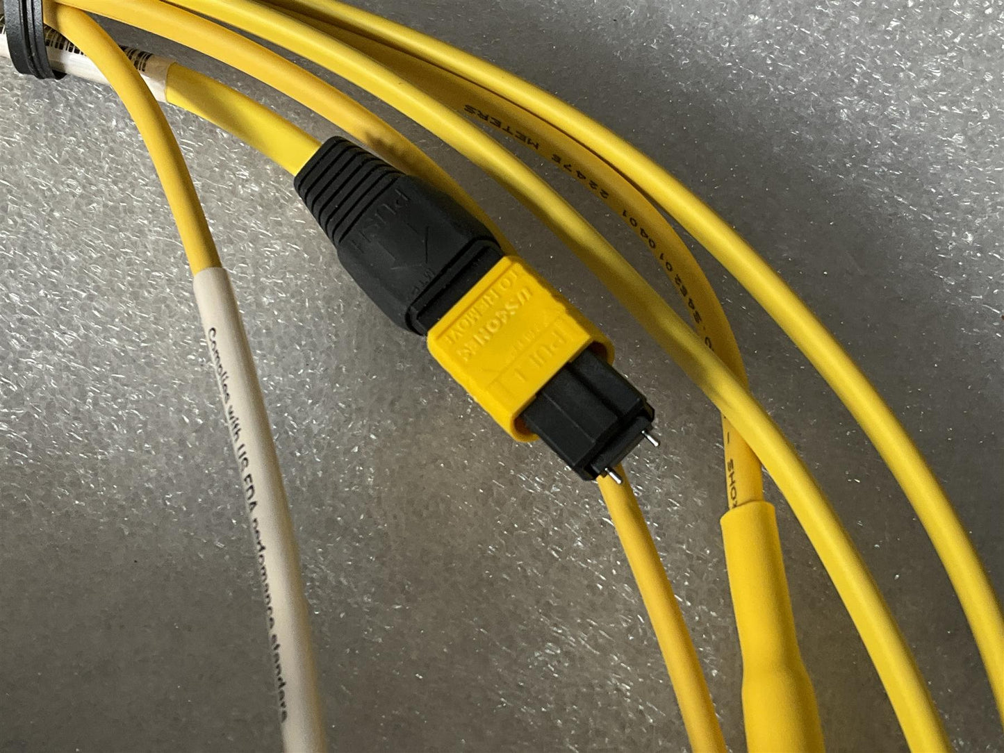 HP 802513-001 Brocade 57-1000310-01 4x16Gb 2km QSFP Transceiver Cable XBR-000255