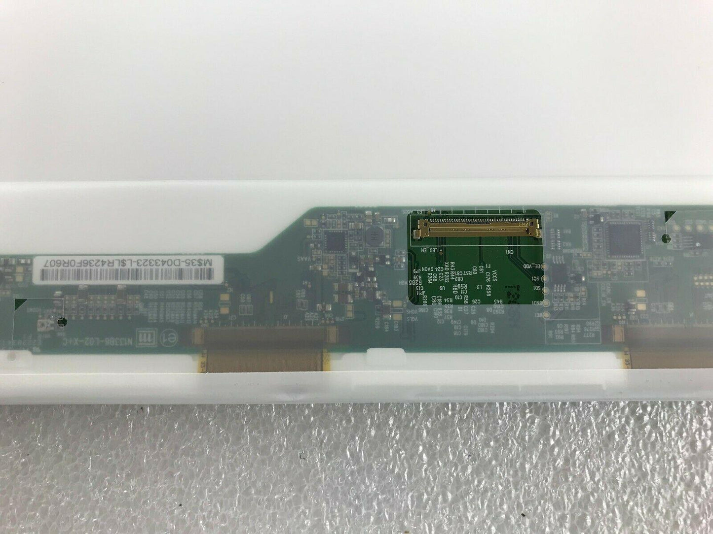 LED-647671-001 13.3 N133B6-L01 LED 647671-001 13.3 N133B6-L01 also sending 646996-001 Screen Display 0416284315943 0032022008818  032022008818