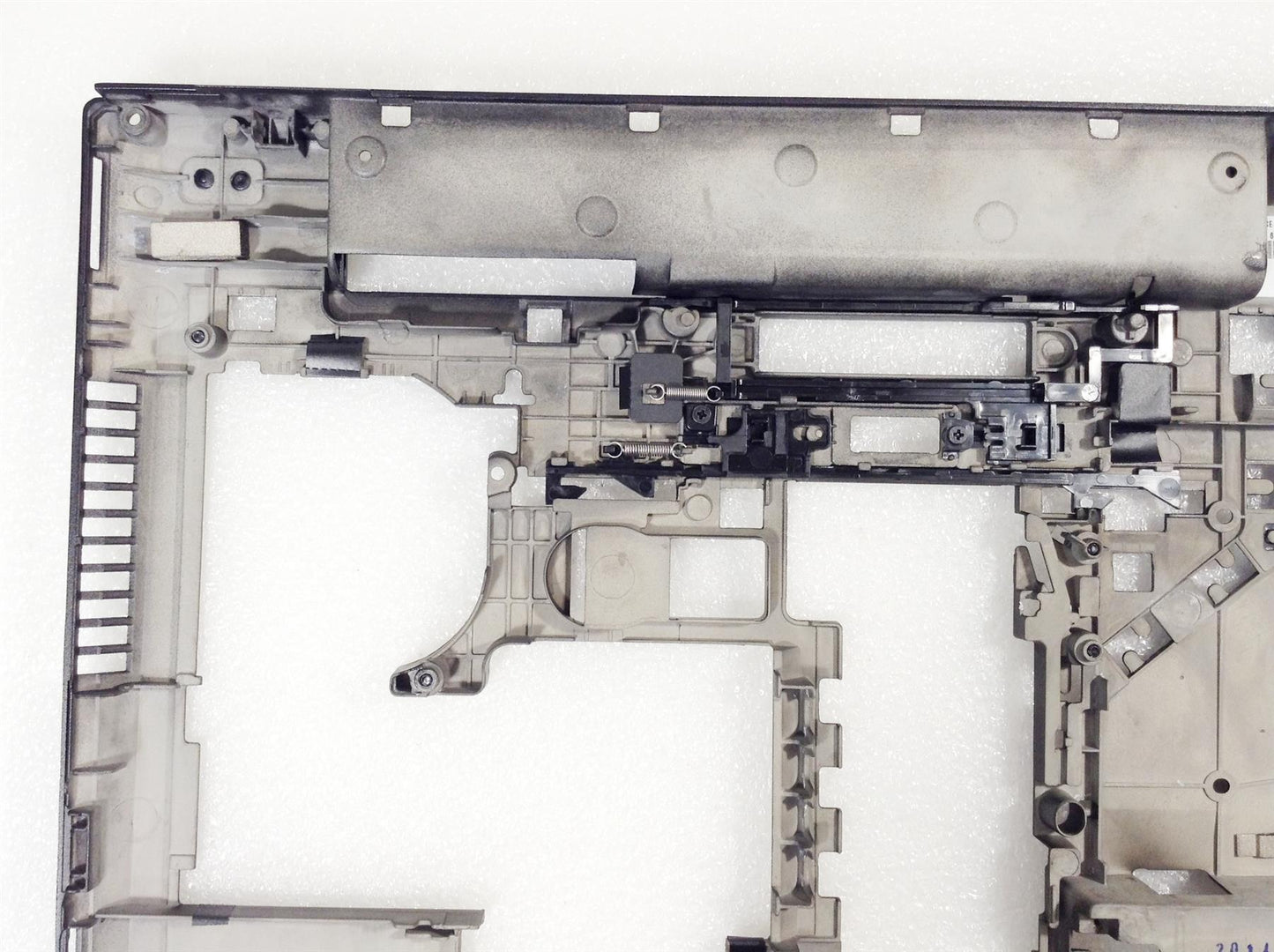 Hp 8560P 641182-001 Lower Base Enclosure Bottom Cover Genuine Original NEW