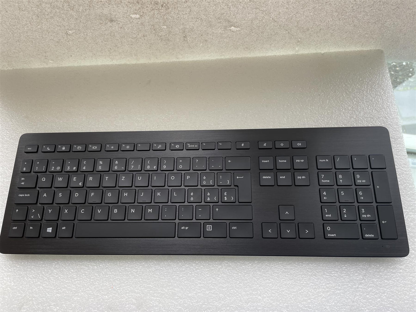 For HP Premium Wireless 932479-111 Keyboard Swiss Keyboard Mouse Original NEW