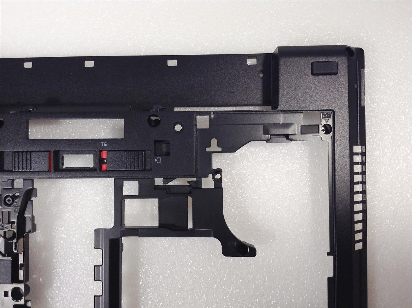 Hp 8560P 641182-001 Lower Base Enclosure Bottom Cover Genuine Original NEW