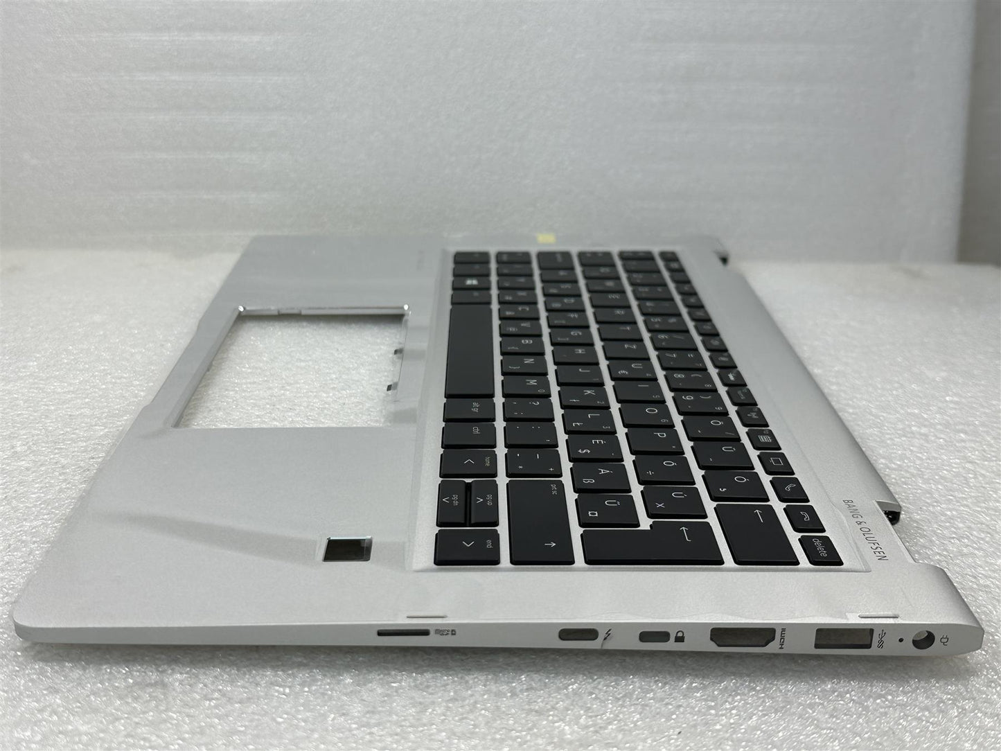 For HP EliteBook x360 1030 G2 920484-211 Hungarian Palmrest Keyboard Top Cover