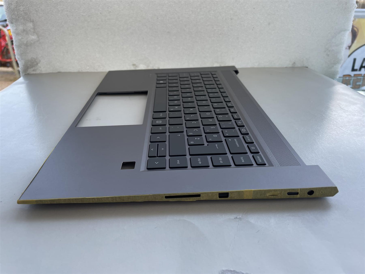 For HP HP ZBook Studio G8 M14608-BA1 Palmrest Top Cover Keyboard Slovenian NEW