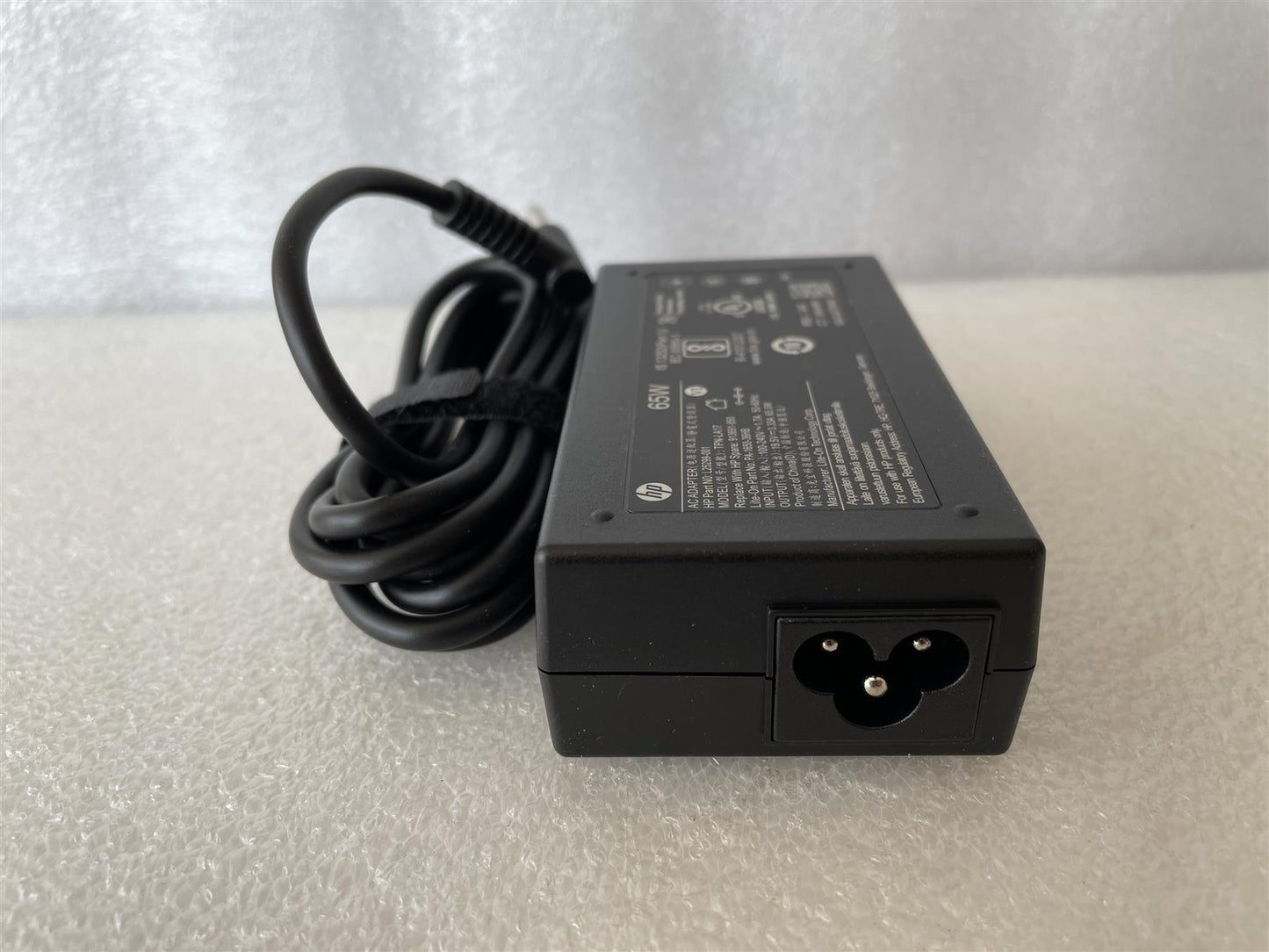 HP 913623-001 L25299-001 AC Adapter 65W Laptop Charger Charging TPN-LA17 NEW