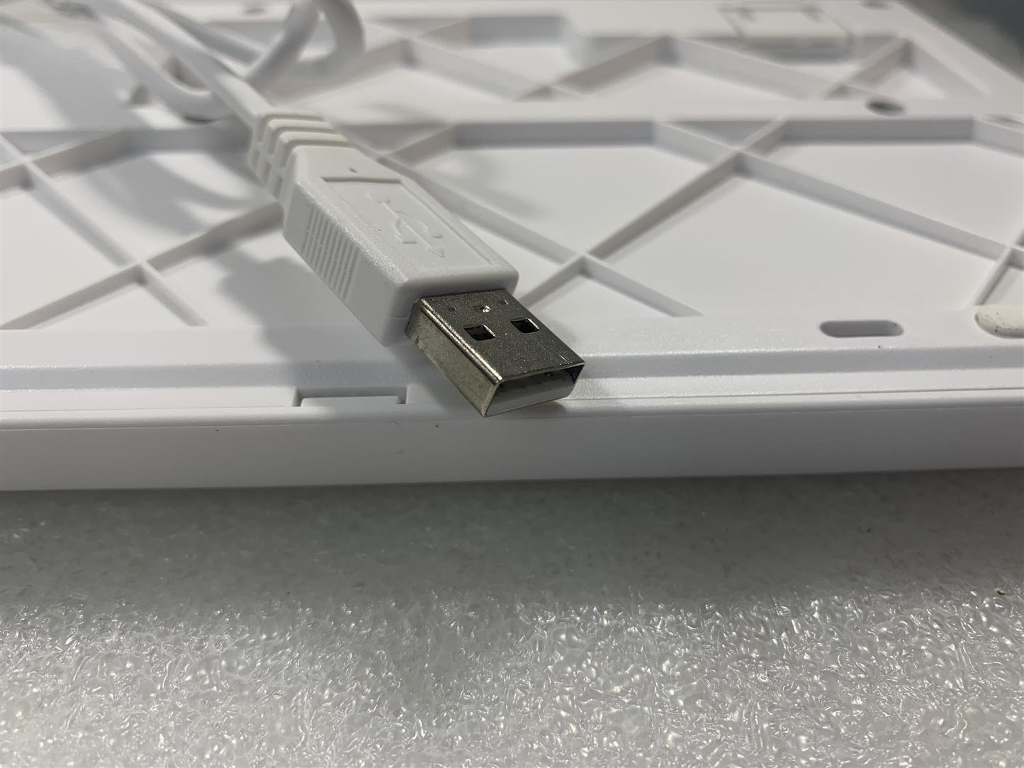HP 904367-L31 White USB Wired int. English International also named dutch US European Layout Keyboard