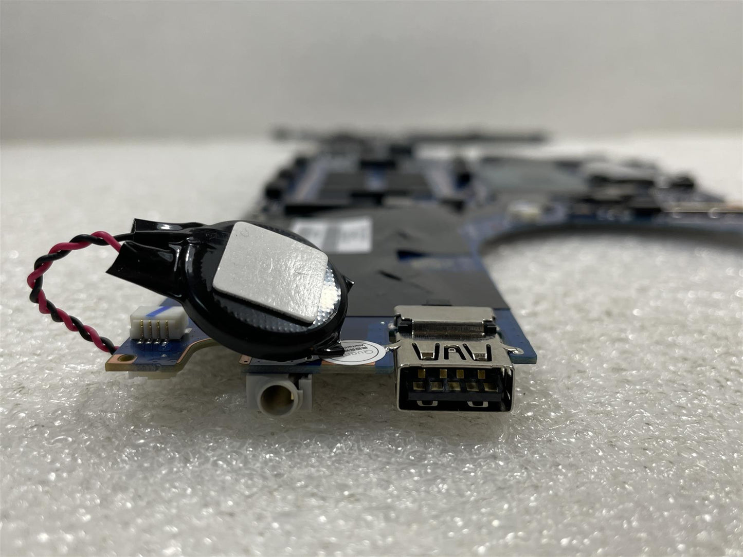 For HP EliteBook 1040 G4 L02230-001 601  - We are sending L02237