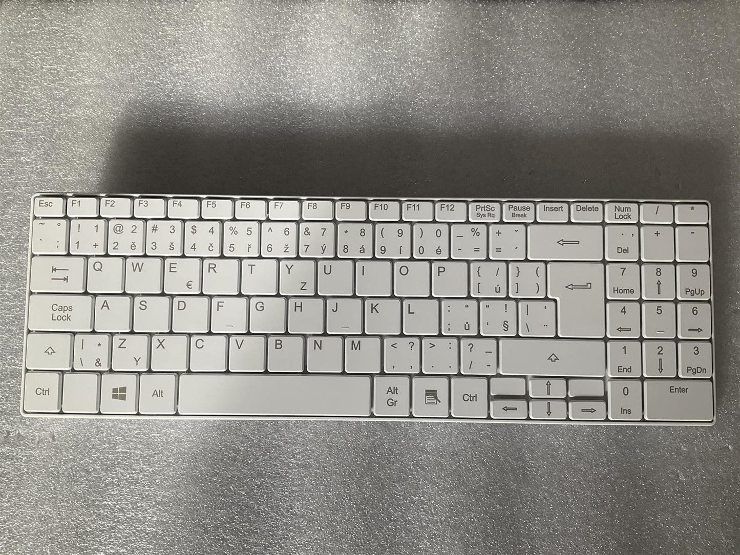 HP L28419-221 L28313-221 ItsCool White Keyboard Man & Machine USB Wireless Czech