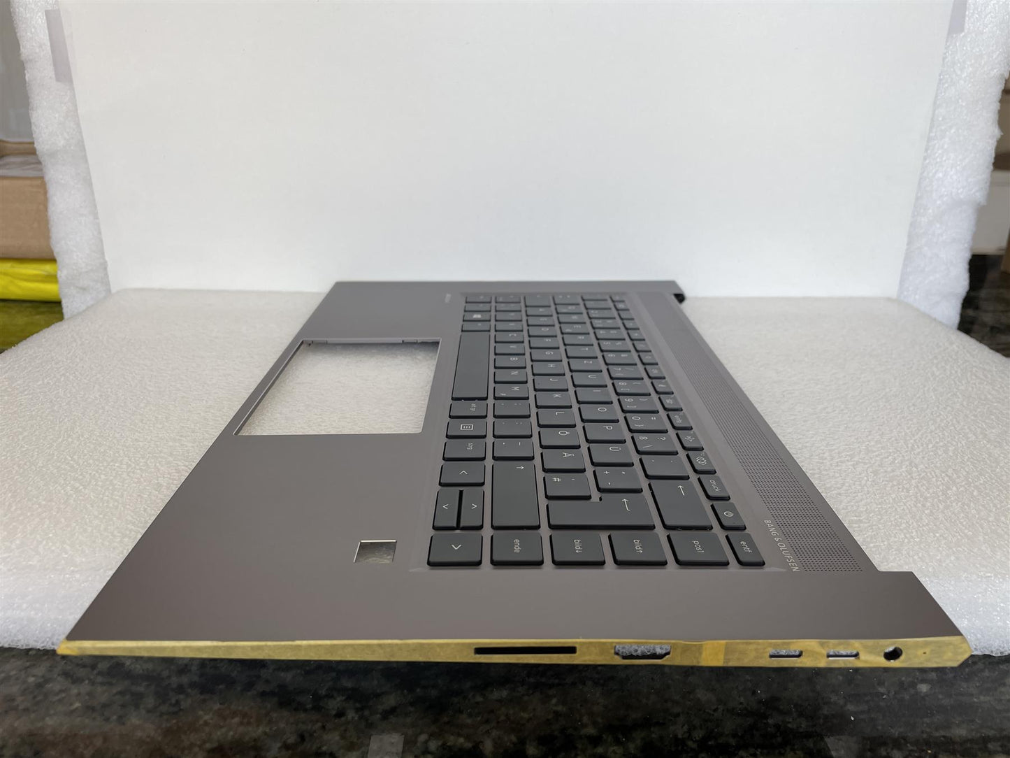 HP ZBook Studio G7 M14605-041 German GR Keyboard Germany Palmrest UMA NEW