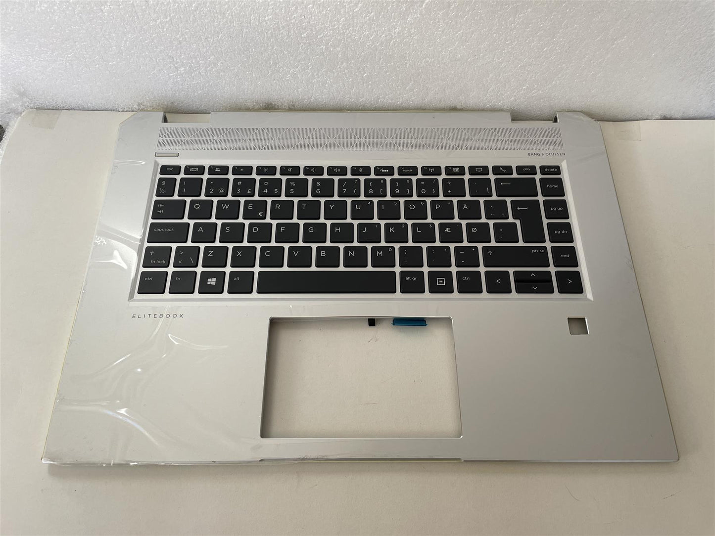 HP EliteBook 1050 G1 Keyboard L34213-081 Palmrest TOP COVER BL PVCY DENMARK