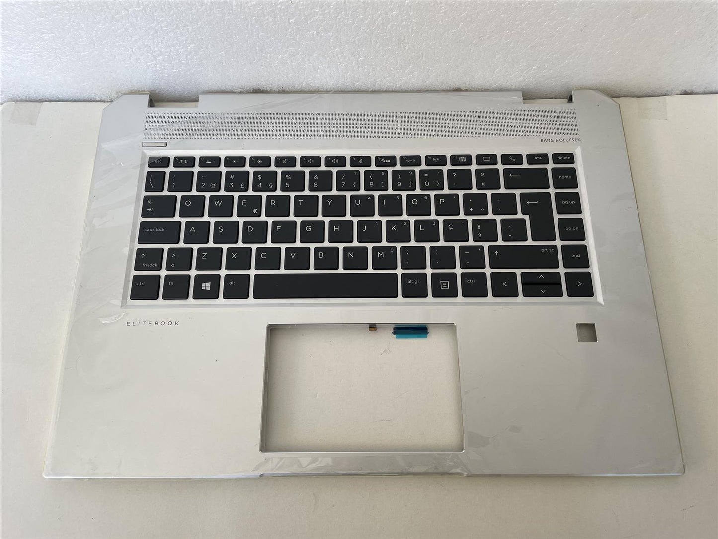 HP EliteBook 1050 G1 Keyboard L34213-131 Palmrest TOP COVER BL PVCY PORTUGAL