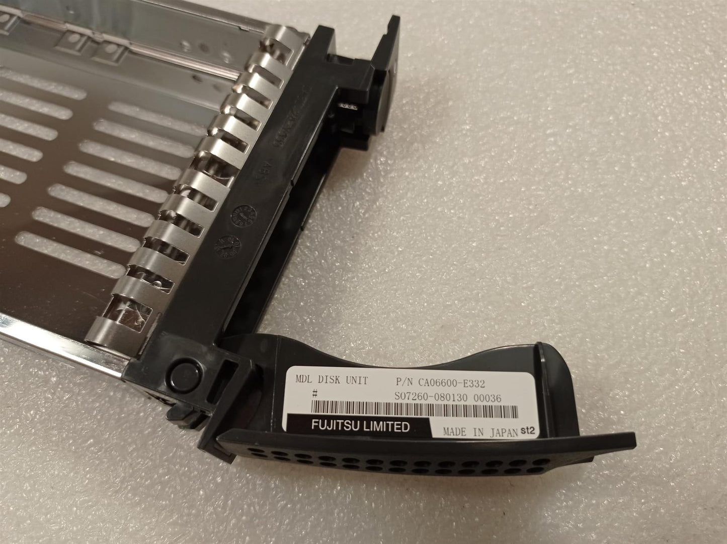 Server Caddy for 3.5 inch SATA Hot Plug HDD Hard Disk Drive to SCSI CA06600-E332