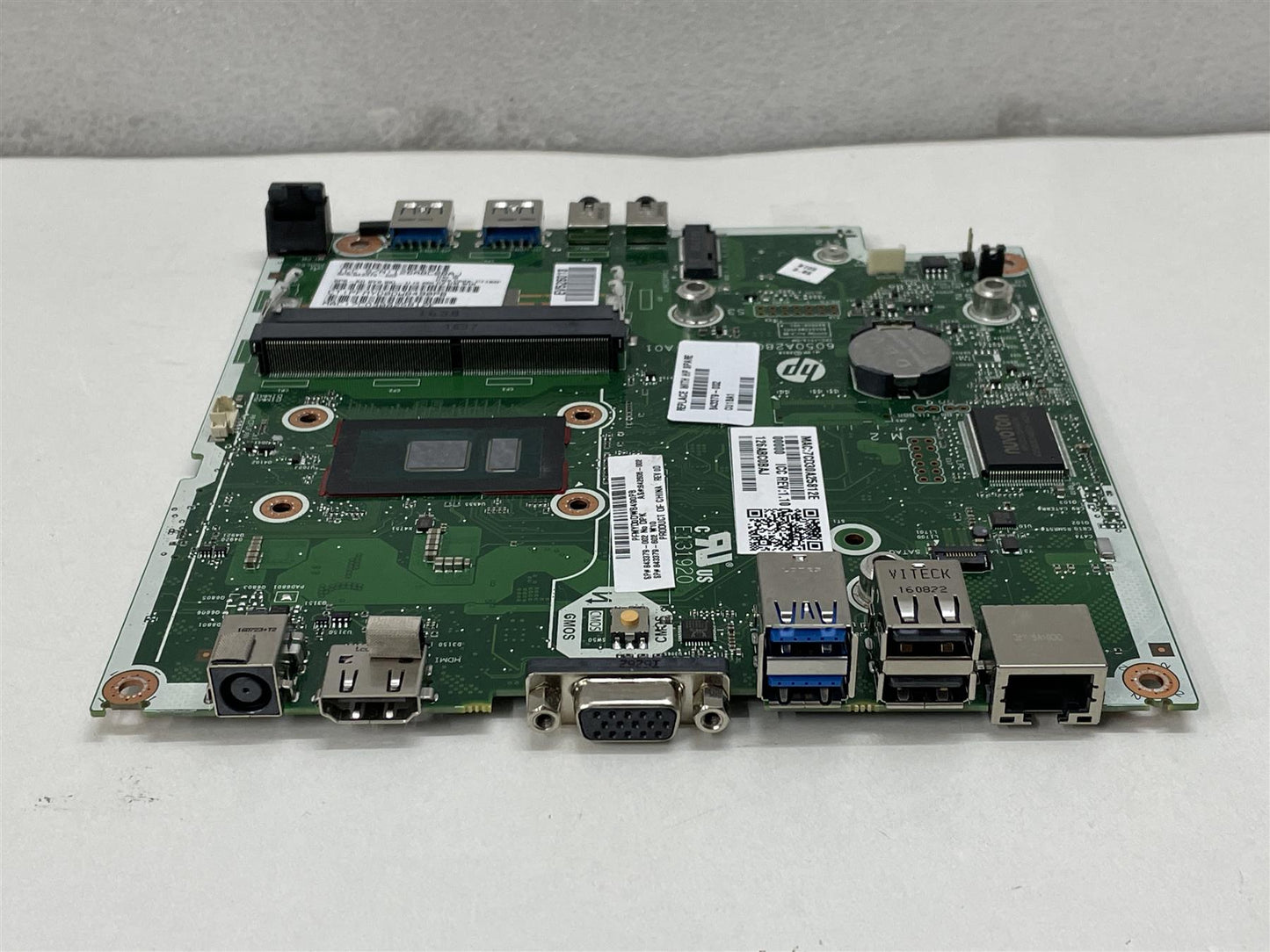 Desktop HP 260 G2 Mini Intel Celeron RAM de 4GB DD 500GB (W5W85LT Desktop HP 260 G2 Mini Intel Celeron RAM de 4GB DD 500GB (W5W85LT